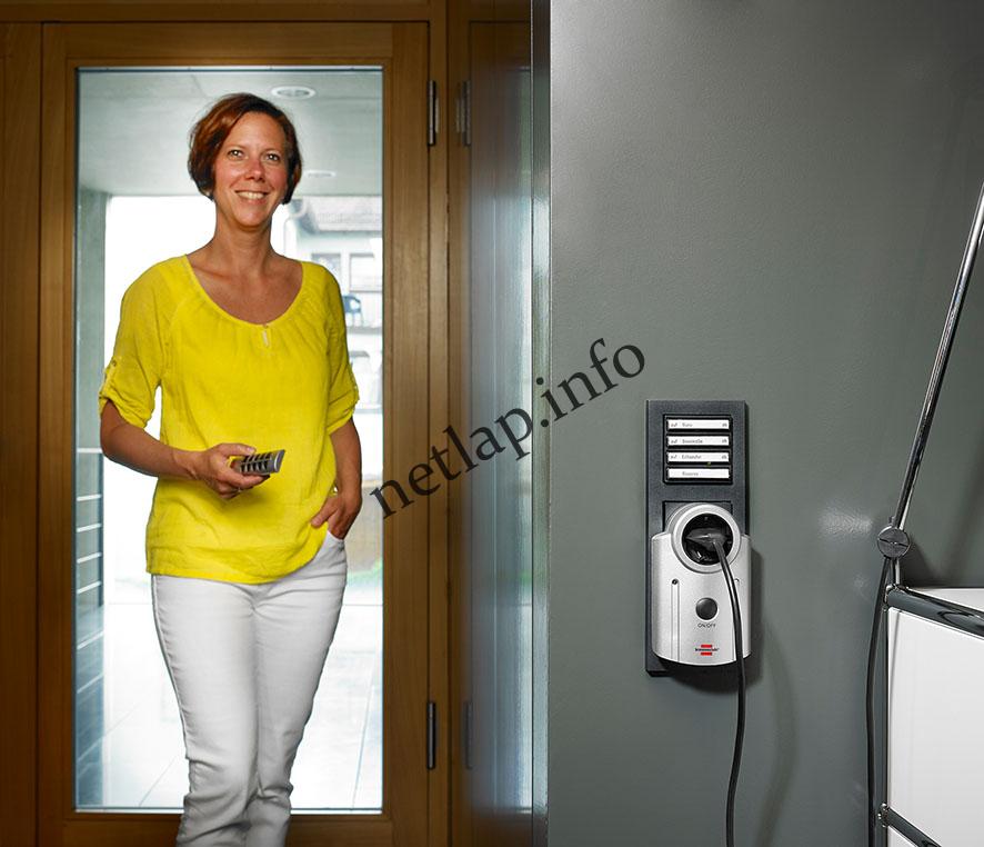 Brennenstuhl Primera-Line távirányítós hálózati aljzat 3600W, 4 csatorna, 3 aljzat IP20 IP44, ezüst, automatikus tanulás - Image 2