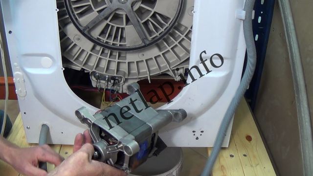 Mosógép motor kiszedése